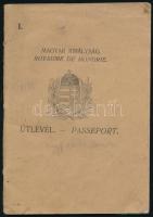 1925-1930 M. Kir. útlevele, benne számos bejegyzéssel, de fénykép nélkül,(a lap ahol a fényképnek ke...