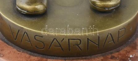 Németh 1937 jelzéssel: Vasárnap. Öntött bronz, márvány talpon. m:23cm