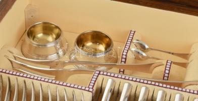 12 személyes ezüst (Ag) evőeszköz készlet, nettó: 4504 g., összesen 99 darab evőeszköz, vágott angol...