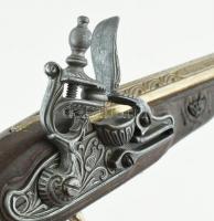 Antik pisztoly igényes gyűjtői replikája 35 cm