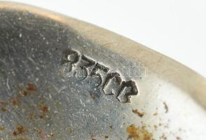 Ezüst (Ag) fűszeres kínáló üveg betéttel, kis rózsás kanállal. Jelzett, nettó 18,6 g, 4 cm