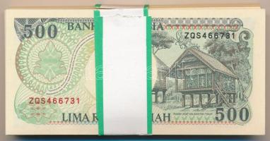Indonézia 1992. 500R (100x) közte sorszámkövetők, eredeti banki kötegelővel T:I,I-
Indonesia 1992. ...