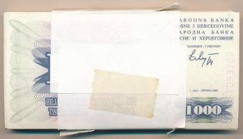 Bosznia-Hercegovina 1992. 1000D (95x) eredeti, de sérült banki kötegelővel, sorszámkövetők T:I-II
B...
