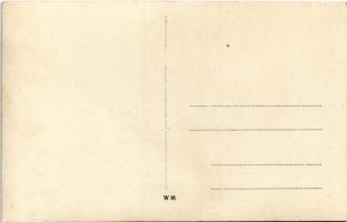 Román katonák egy városban / Romanian soldiers on the street. photo