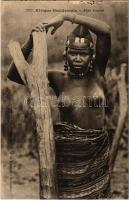 Afrique Occidentale, Fille Foulah / African folklore, Fula woman with uncovered breasts