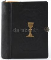 Gesangbuch zum Gebrauche der Evangelisch-Reformirten deutschen Gemeinden in Ungarn. Paks, 1906, Ignatz Rosenbaum, 112 p. Német nyelven. Dombornyomott, rézveretes, kapcsos egészvászon-kötés, festett lapélekkel, kijáró elülső szennylappal, kézzel írt feljegyzésekkel, az első néhány lapon sérüléssel.