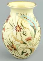 Zsolnay virágmintás váza, kézzel festett, jelzett, hibátlan, m: 13 cm
