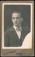 cca 1920 Fiatalember portréja, keményhátú fotó Iritz Rudolf szegedi műterméből, sérült 6x9 cm