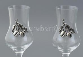 Két személyes pálinkás készlet, díszes fém rátéttel, díszdobozban, doboz méret: 42x19cm