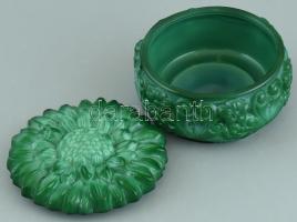 Malachitüveg bonbonniere, cseh, napraforgó díszítéssel d: 9 cm