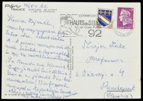1968 Kassák Lajosné Kárpáti Klára (1914-1986) saját kézzel írt üdvözlő képeslapja Párizsból Major Máté (1904-1986) Kossuth-díjas magyar építész, egyetemi tanár részére, saját kezű aláírásával.