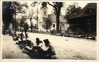 Kőrösmező, Körösmező, Jaszinya, Jasina, Yasinia (Máramaros); utca falusiakkal, templom / street with villagers, church. photo