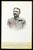 k.u.k. tábornok fotója a Die Kommandanten des Oest. Ungar. Armee sorozatból. Az Oszták-Magyar Monarchia parancsnokai keményhátú fotó 11x17 cm