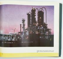 1970 A magyar kőolaj- és gázipar 25 éve. 107p. Színes illusztrációkkal, műbőr borítóval