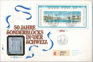 Svájc 1984. 50 Jahre Sonderblocks in der Schweiz jelzett Ag emlékérem, érmés borítékban, bélyeggel és bélyegzéssel (0.999) T:PP patina Switzerland 1984. 50 Jahre Sonderblocks in der Schweiz hallmarked Ag commemorative medallion in coin envelope with stamps and cancellations (0.999) C:PP patina