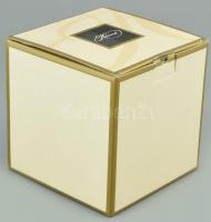 Herendi Viktória mintás porcelán gyertyatartó füllel, kézzel festett, jelzett, apró kopásnyomokkal, ...