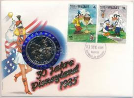 Maldív-szigetek 1985. Disneyland 30. évfordulója fém emlékérem felbélyegzett borítékon, alkalmi bélyegzéssel T:1- Maldives 1985. 30th anniversary of the Disneyland metal medallion in envelope with stamp C:AU