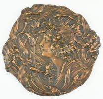 Szecessziós bronz női fejes dísz tál. Jelzés nélkül, repedéssel. d: 32 cm