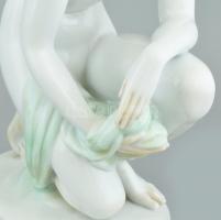 Herendi fürdőző nő, kézzel festett porcelán, kopásnyomokkal, Lux Elek terv, jelzett, m: 35 cm