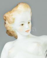 Herendi Tertia nagyméretű amazon, Lőte Éva tervei alapján készült, színesen festett porcelán figura....