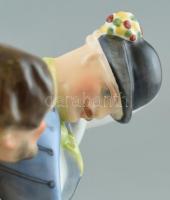 Herendi Tertia táncoló juhászok, kézzel festett porcelán, jelzett, kopásnyomokkal, egyik derekánál a...