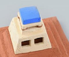 Szávoszt Katalin (1941- ): Titkok helye I. 2017. Anyagában színezett samottos kerámia. Hibátlan, jel...