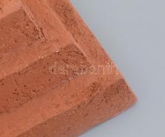 Szávoszt Katalin (1941- ): Titkok helye I. 2017. Anyagában színezett samottos kerámia. Hibátlan, jel...