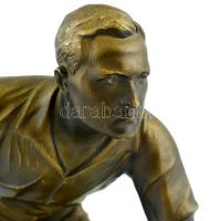 Jelzés nélkül: Tekéző. Öntött festett bronz. m:22cm