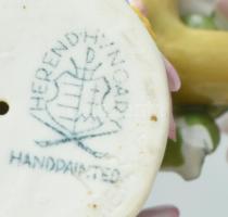 Herendi porcelán madár virágokon, kézzel festett, jelzett, restaurált, m: 8 cm