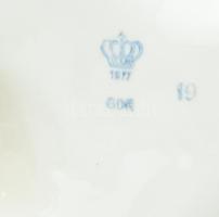 Német rokokó jelenetes porcelán, jelzett, kopott, m: 22cm