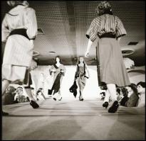 1985 Divatbemutató Budapesten, Menesdorfer Lajos (1941-2005) budapesti fotóművész hagyatékából, 65 d...