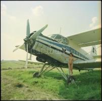 1997 Valóra vált álom: a repülőgép utaskísérője, Menesdorfer Lajos (1941-2005) budapesti fotóművész hagyatékából, 5 db vintage NEGATÍV, 6x6 cm