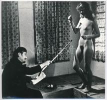 cca 1972 ,,A birsalma illata című jugoszláv film egyik szolidan erotikus jelenete, 1 db vintage produkciós filmfotó, 15,5x16,6 cm