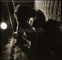 Változó helyszíneken és eltérő időben, több fotómodell közreműködésével készült akt felvételek, Mene...