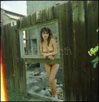 Eltérő időben és változó helyszíneken, több fotómodell közreműködésével készült akt felvételek, Mene...