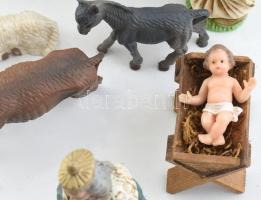 Nagy méretű betlehem. Fa. Világítással, sok műanyag figurával. 51x50x45 cm