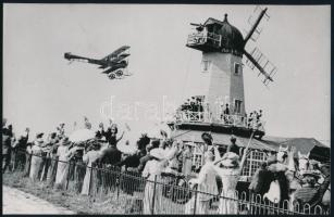 cca 1910 Repülőgép és szélmalom, 1 db fotó, 15,5x24 cm