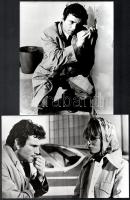1971 Peter Falk (1927-2011) azaz Columbo, a ,,Váltságdíj egy halottért c. filmben, 2 db vintage produkciós filmfotó, 21,5x18 cm és 16x24,2 cm