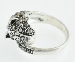 Ezüst (Ag) párducfejes gyűrű markazittal, jelzett, méret: 58, bruttó: 5,77 g