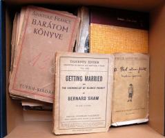 1945 előtti könyvtétel, benne A Pál utcai fiúk, Senki földje és még más könyvek, sajnos némely széteső állapotban