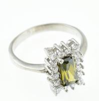 Ezüst (Ag) ékszerszett zöld kővel, nyaklánc, gyűrű, fülbevalópár, bruttó: 13 g