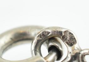 Ezüst (Ag) színjátszó kővel díszített medál láncon, jelzett, h: 76 cm, bruttó: 14,52 g