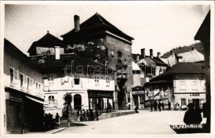 Körmöcbánya, Kremnitz, Kremnica; Városkapu tér, F. Tandlich, L. Sobocky, Maria Süs, L. Klein üzlete / square, gate, street view, shops. photo