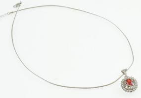 Ezüst (Ag) kígyó nyaklánc piros köves medállal, jelzett, max. h: 43 cm, bruttó: 8,99 g