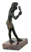 Tükörbe néző nő, bronz, kopott, jelzés nélkül, m:16cm