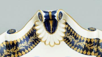Sevres madármintás porcelán asztali kínálótál, részben kézzel festett, jelzett, kis kopásnyomokkal, ...