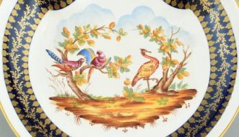 Sevres madármintás porcelán asztali kínálótál, részben kézzel festett, jelzett, kis kopásnyomokkal, ...