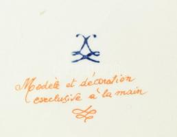 Sevres madármintás porcelán asztali kínálótál, részben kézzel festett, jelzett, kis kopásnyomokkal, ...