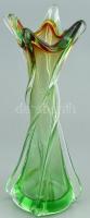 Muránói csavart, anyagában színezett zöld üveg váza, kopásnyomokkal, matricával jelzett, m: 31 cm