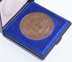 Bognár György (1944-) 1990. "Tatabányai Alumíniumkohó" bronz emlékérem, dísztokban (42,5mm...